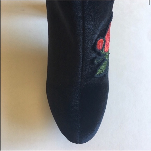 🆕 Liliana Rose Embroidered Ankle Booties - Picture 3 of 5